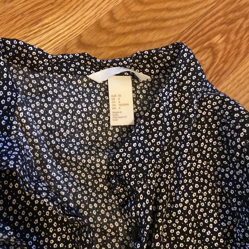 H&M blouse - Picture 3 of 3